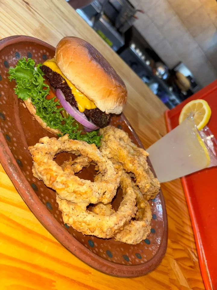 PHAT BOY'Z cheeseburger with fries